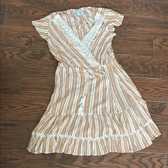 New Back In The Saddle Ruffled Floral Dress, V-Neck, Flutter Sleeves, Tie Waist - Picture 1 of 10